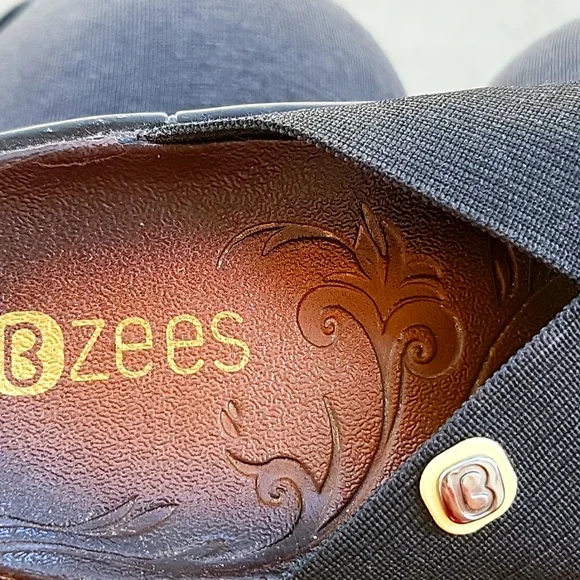 BZees: Desire Wedge Sandal - Picture 6 of 8